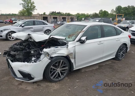 2022 Honda Civic Touring z USA, uszkodzony, nr VIN 2HGFE1F91NH301632